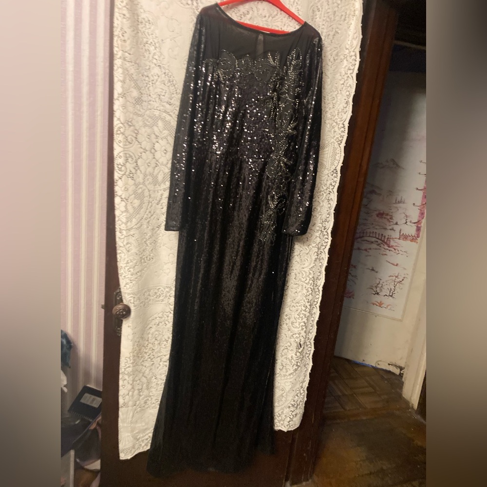 HALSTON HERITAGE Black Beaded and Sequined Full Length Evening Gown (12)